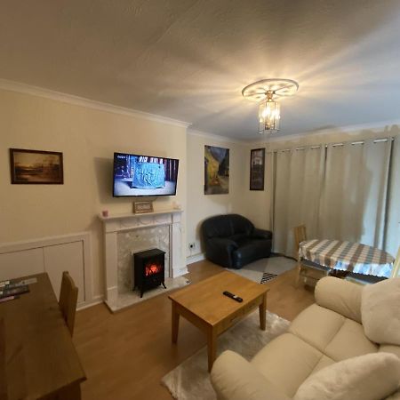 Private Lounge And Double Room Kilwinning Экстерьер фото