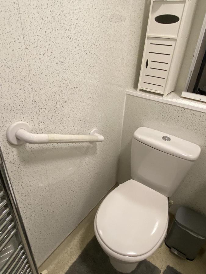 Private Lounge And Double Room Kilwinning Экстерьер фото