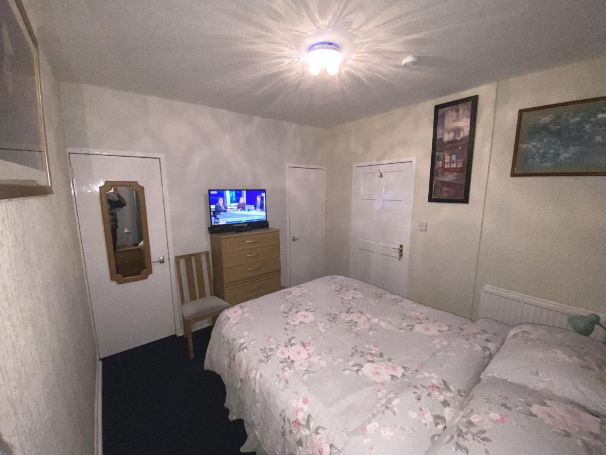 Private Lounge And Double Room Kilwinning Экстерьер фото